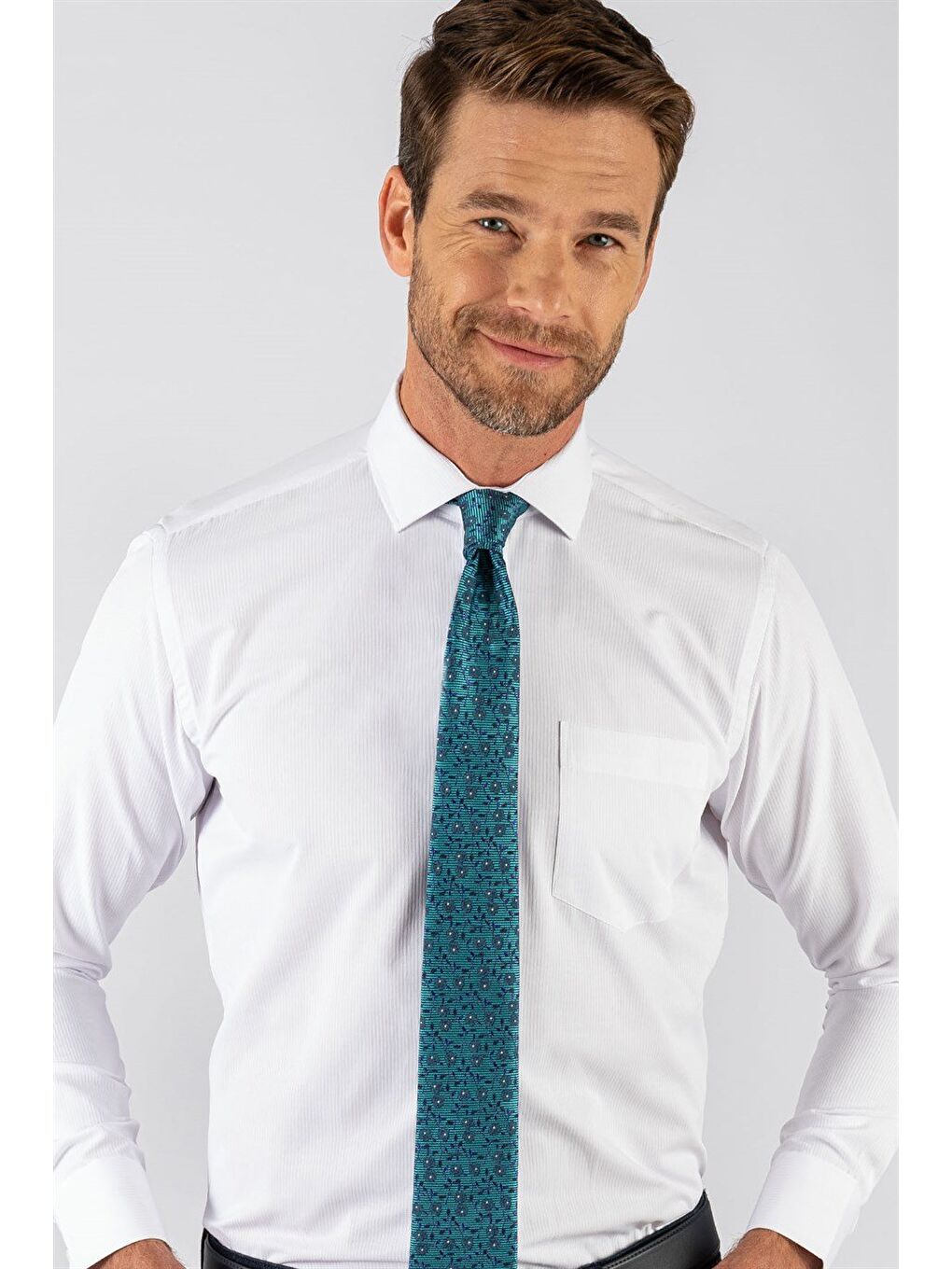 Erkek Regular Fit Klasik Kesim Armürlü Kravatlık Yaka Desenli Beyaz Gömlek
