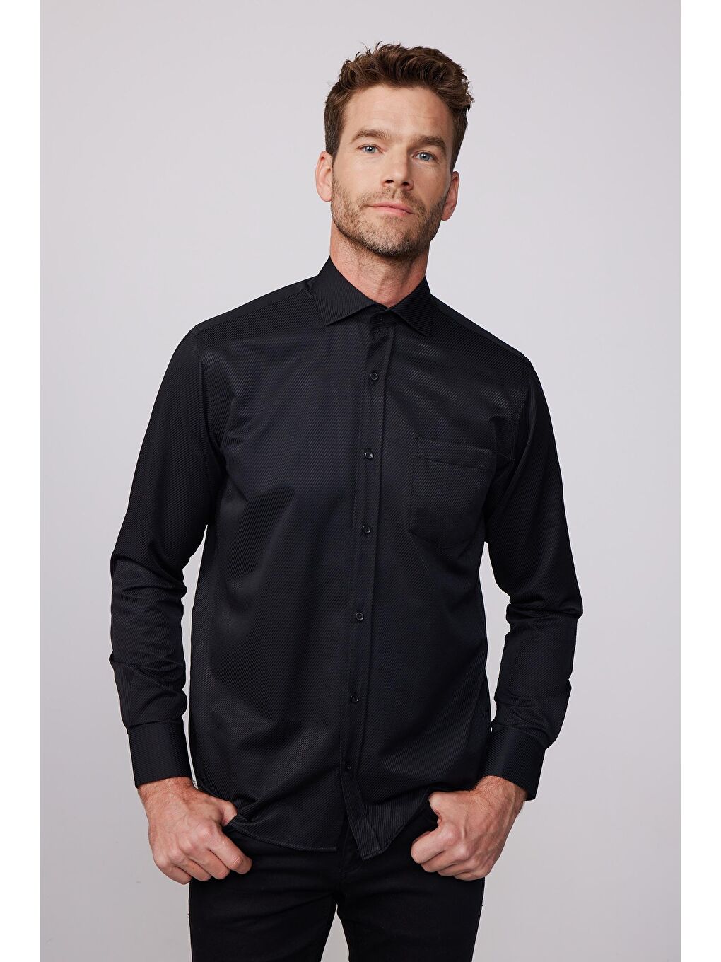 Erkek Regular Fit Klasik Kesim Armürlü Kravatlık Yaka Desenli Siyah Gömlek-1