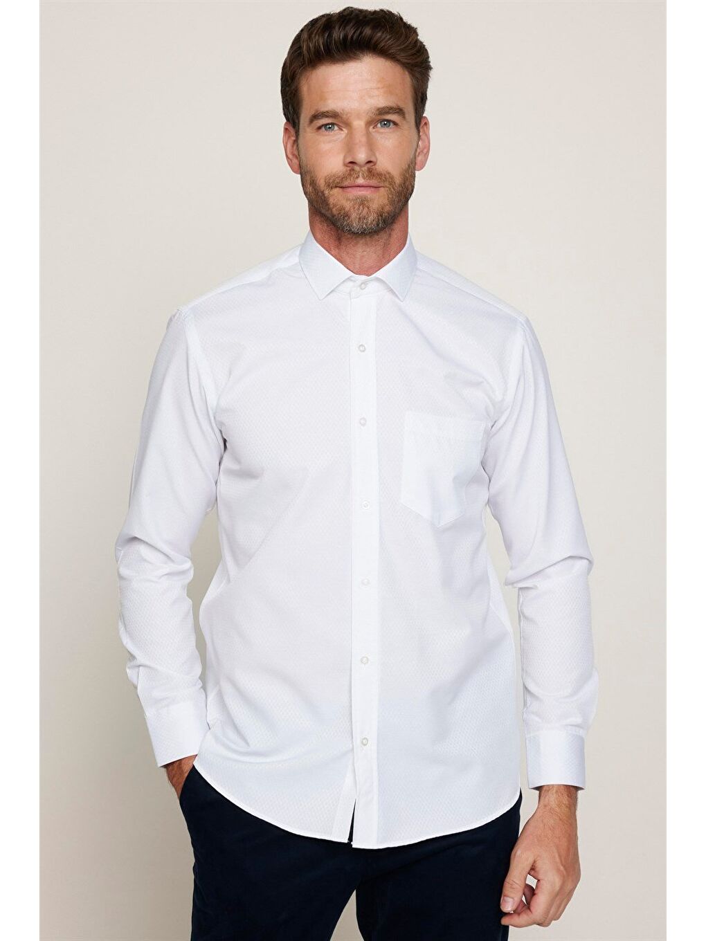 Erkek Regular Fit Klasik Kesim Armürlü Kravatlık Yaka Desenli Beyaz Gömlek-1