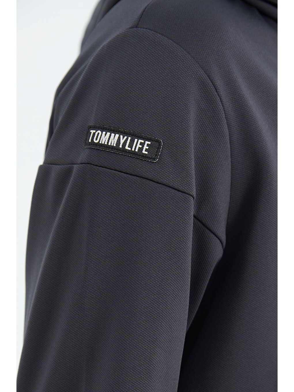 TOMMYLIFE Antrasit  Kapüşonlu Yarım Fermuarlı Gizli Cep Detaylı Rahat Kalıp Erkek Sweatshirt - 88274 - 3