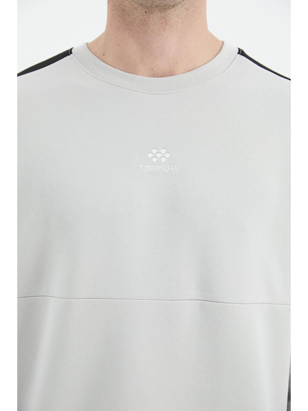 Bej Taş Bisiklet Yaka Omuz Şerit Detaylı Rahat Kalıp Erkek Sweatshirt - 88297-1