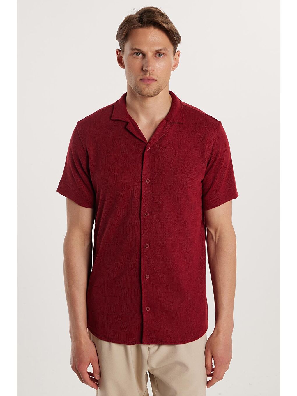 Slim Fit Kısa Kol Örme Kumaş Apaş Yaka Rahat Armürlü Doku Bordo Erkek Gömlek