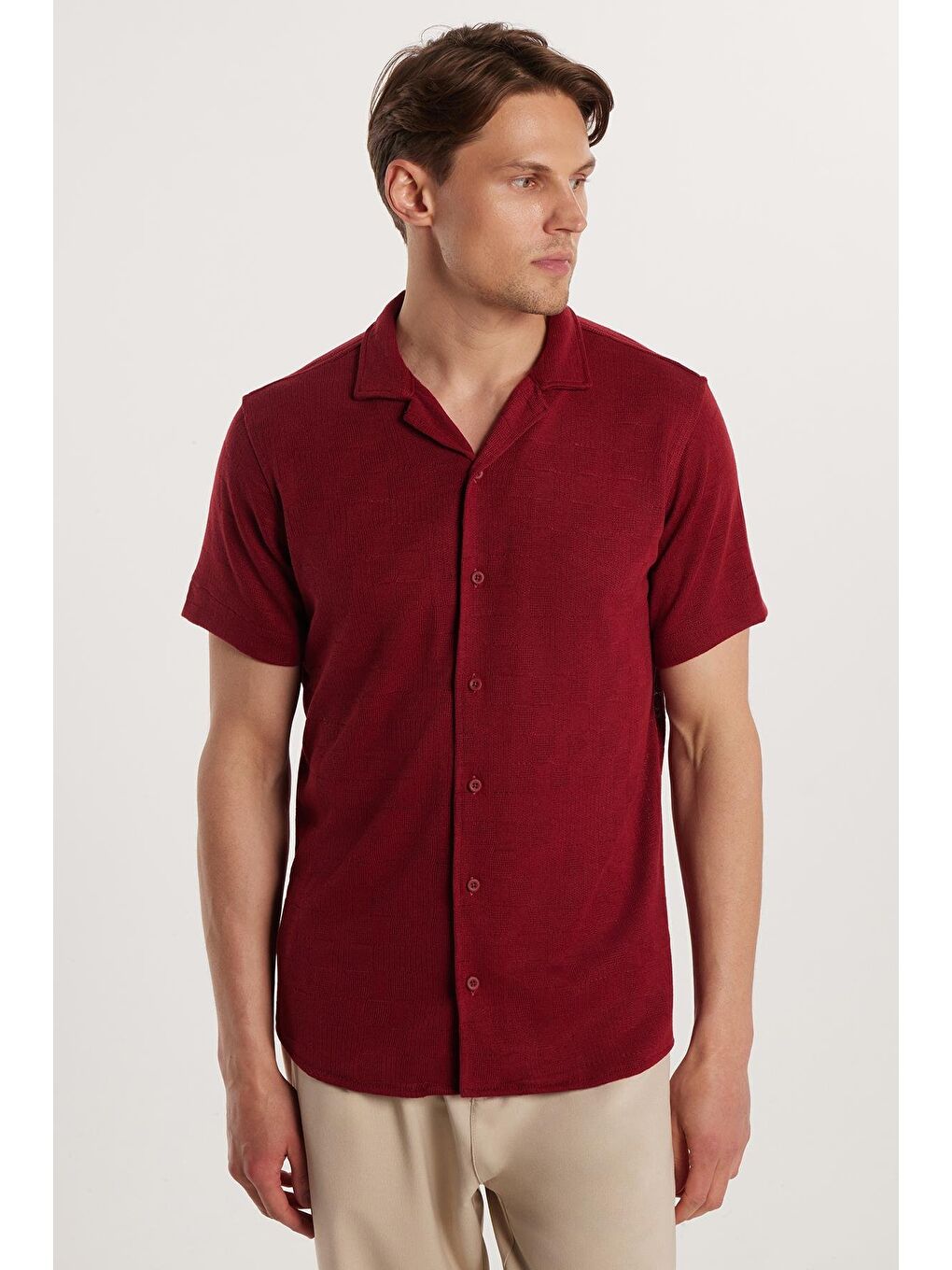 Slim Fit Kısa Kol Örme Kumaş Apaş Yaka Rahat Armürlü Doku Bordo Erkek Gömlek-3