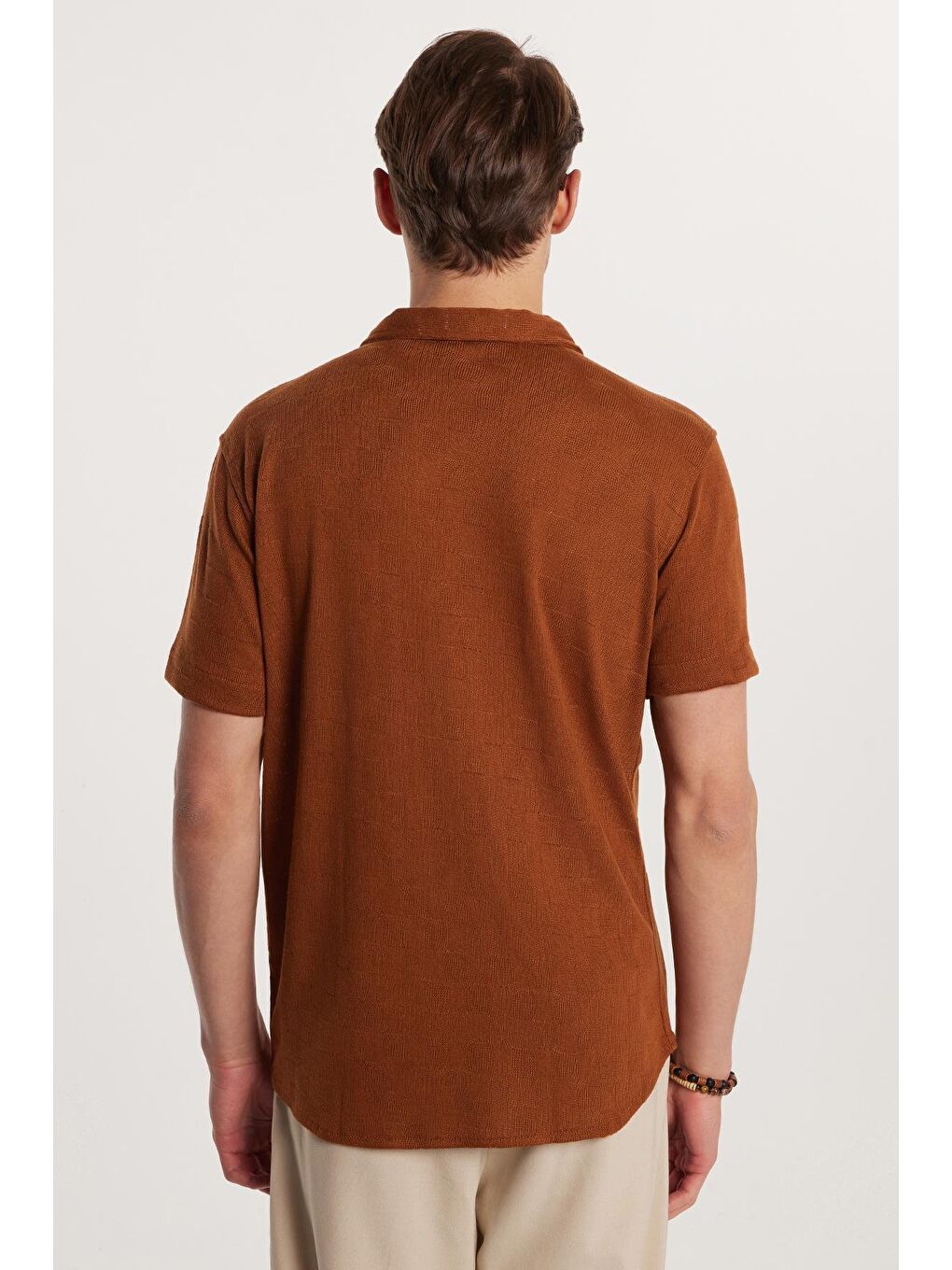 Slim Fit Kısa Kol Örme Kumaş Apaş Yaka Rahat Armürlü Doku Kahverengi Erkek Gömlek-4