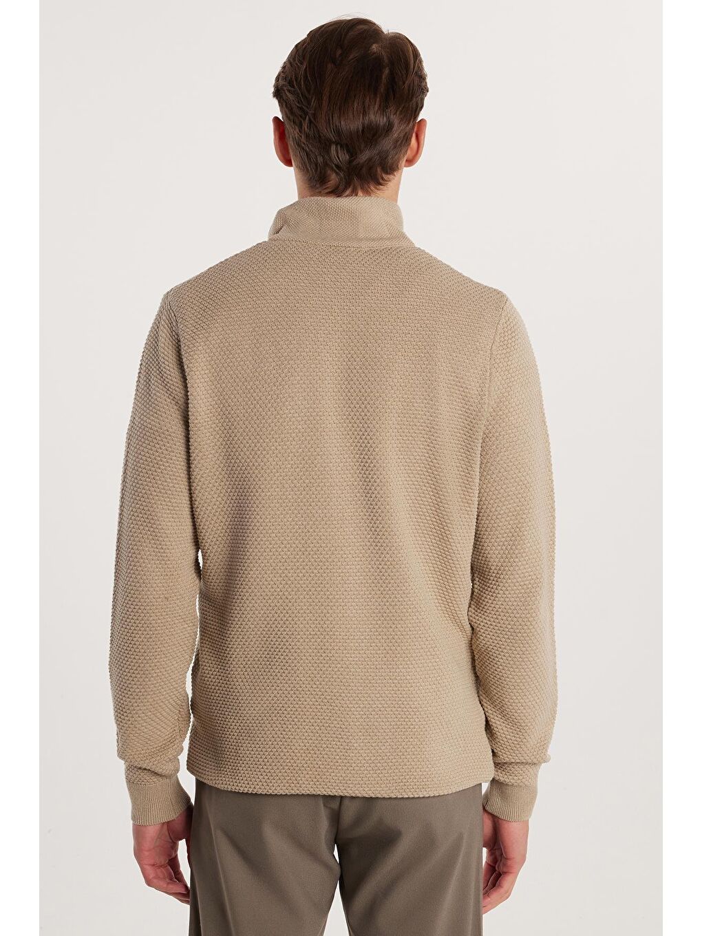 Erkek Standart Fit Normal Kesim Desenli Yarım Balıkçı Yaka Fermuarlı Bej Hırka-4