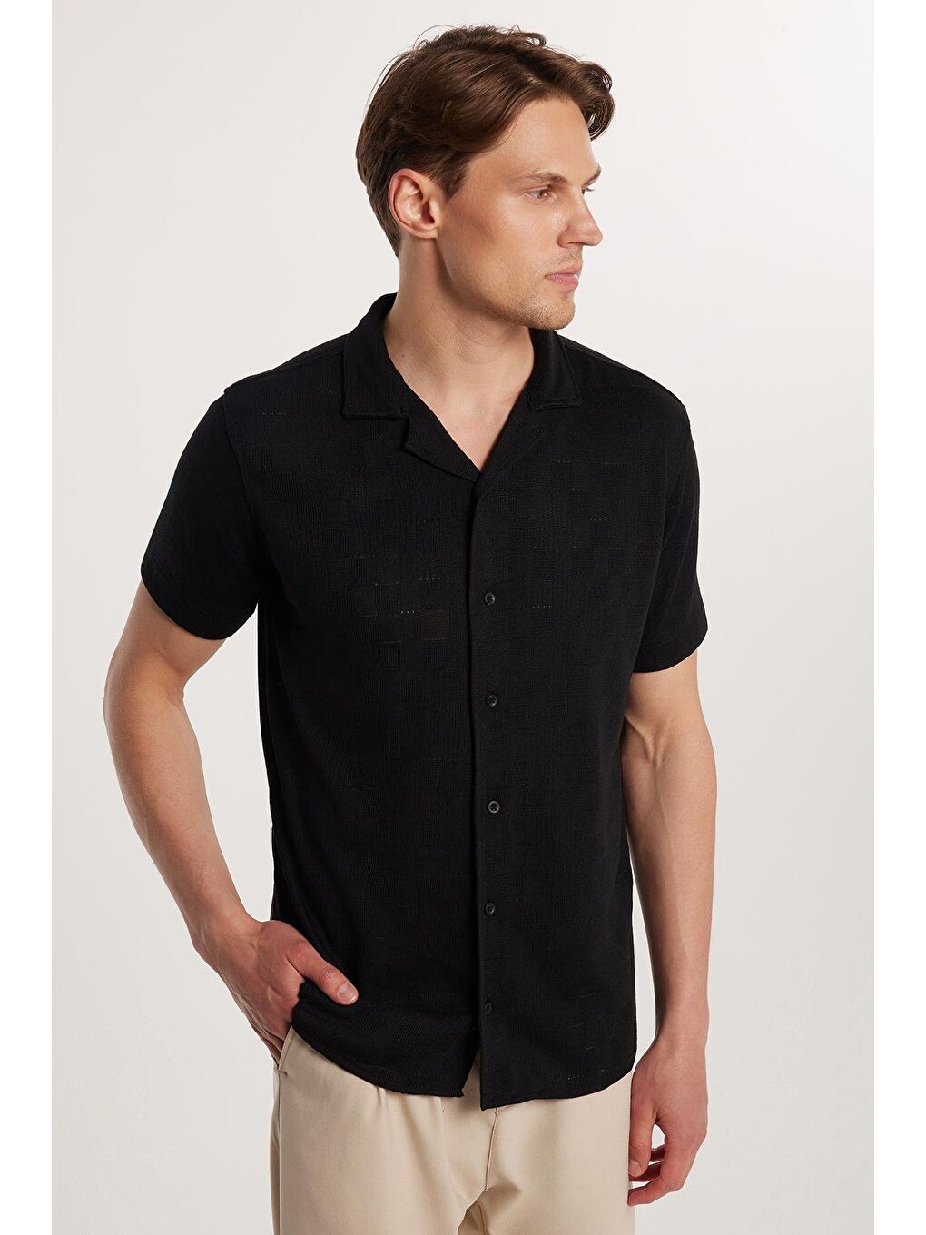 Slim Fit Kısa Kol Örme Kumaş Apaş Yaka Rahat Armürlü Doku Siyah Erkek Gömlek