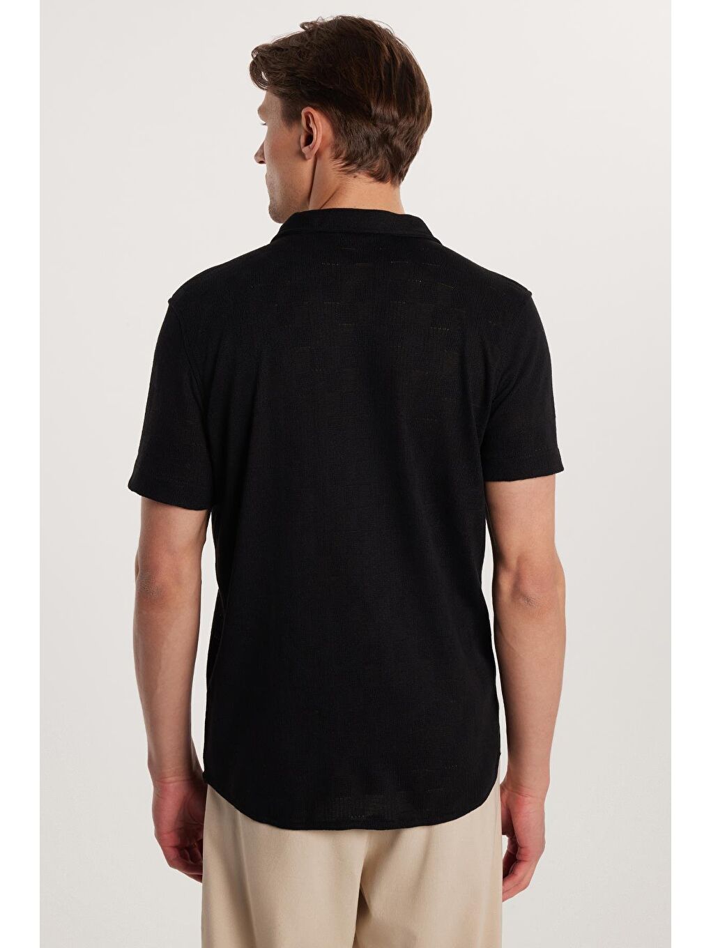 Slim Fit Kısa Kol Örme Kumaş Apaş Yaka Rahat Armürlü Doku Siyah Erkek Gömlek-4