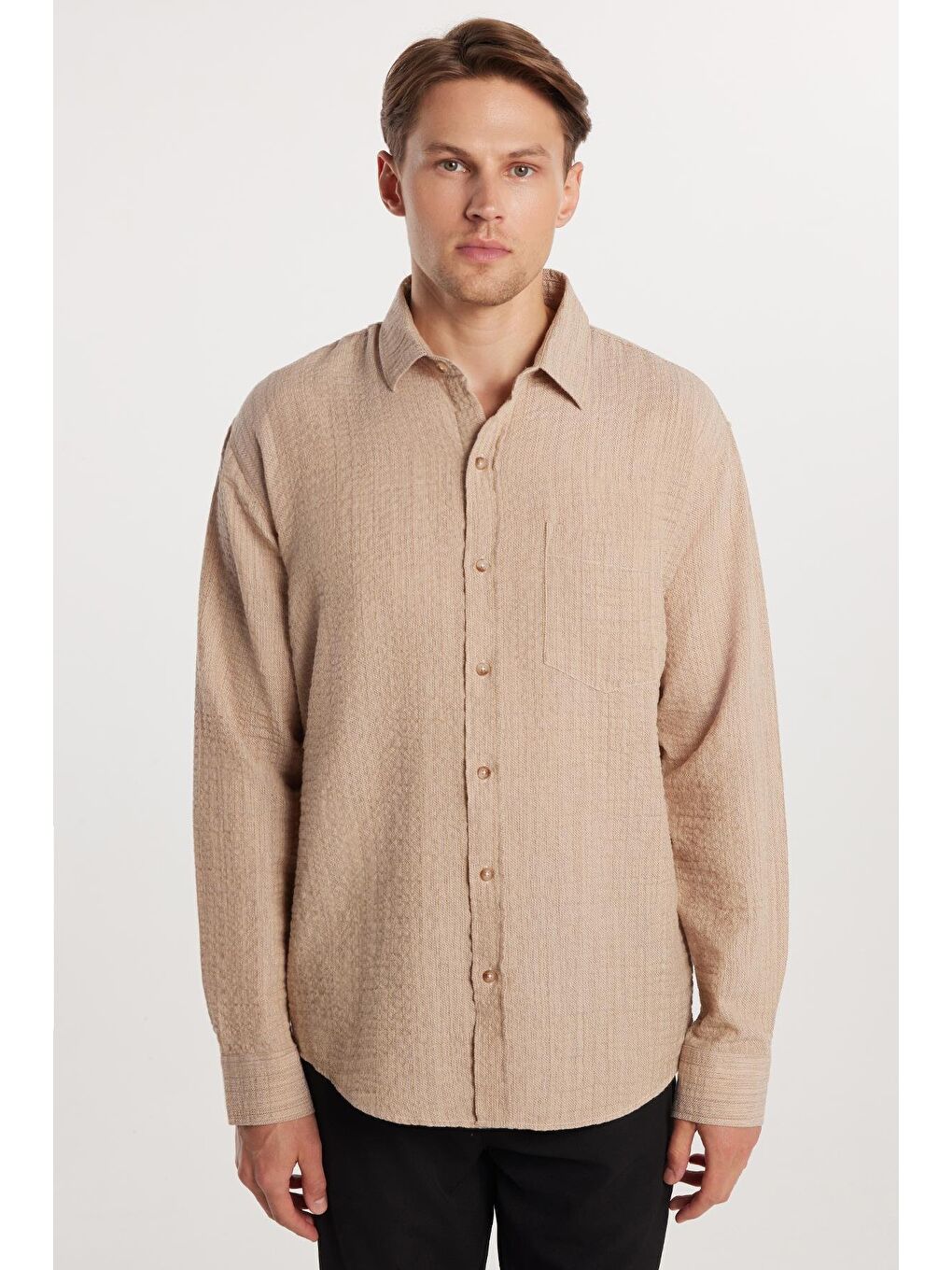 Erkek Relax Fit Rahat Kesim Pamuklu Keten Doku Tek Cepli Bej Gömlek-3