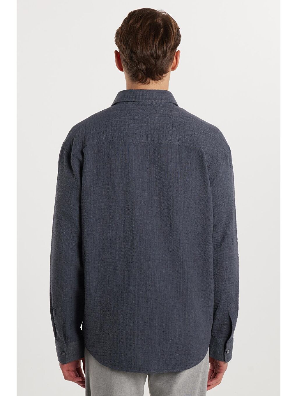 Erkek Relax Fit Rahat Kesim Pamuklu Keten Doku Tek Cepli Gri Gömlek-4