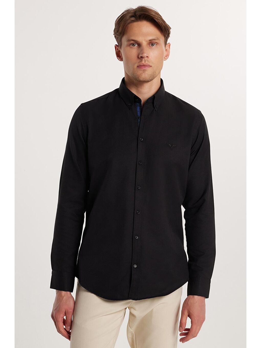 Erkek Slim Fit Dar Kesim Uzun Kollu Pamuklu Oxford Doku Kolay Ütülenebilir Siyah Düğmeli Yaka Gömlek-3