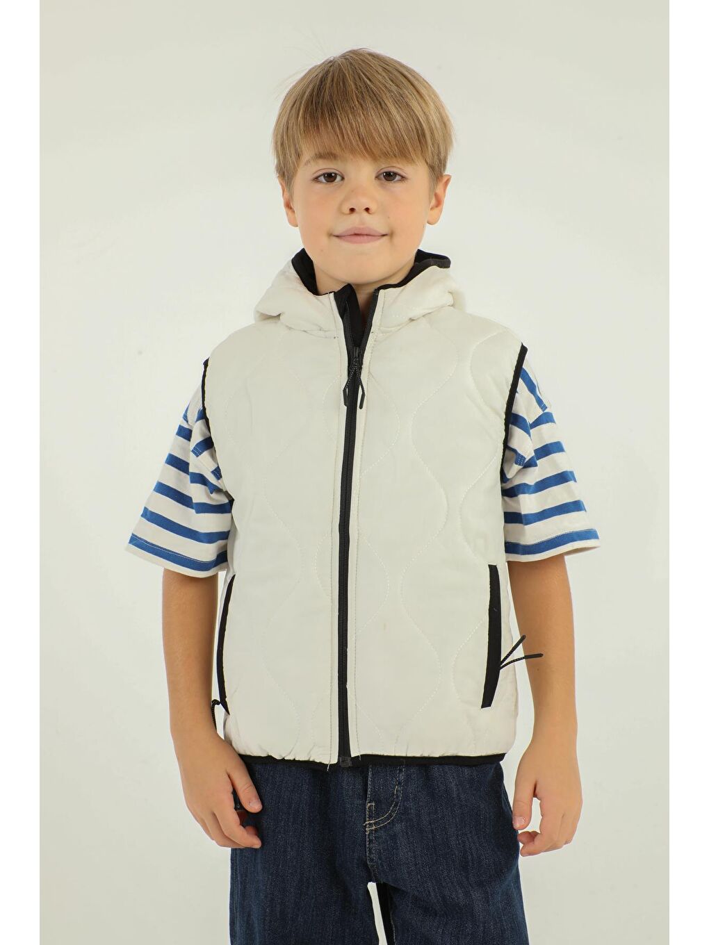 Ekru Kapüşonlu Çift Cepli Erkek Çocuk Yelek