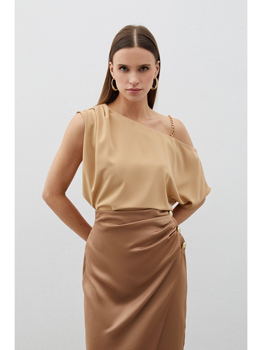 Kahverengi Düşük Omuzlu Salaş Bluz - Camel-2