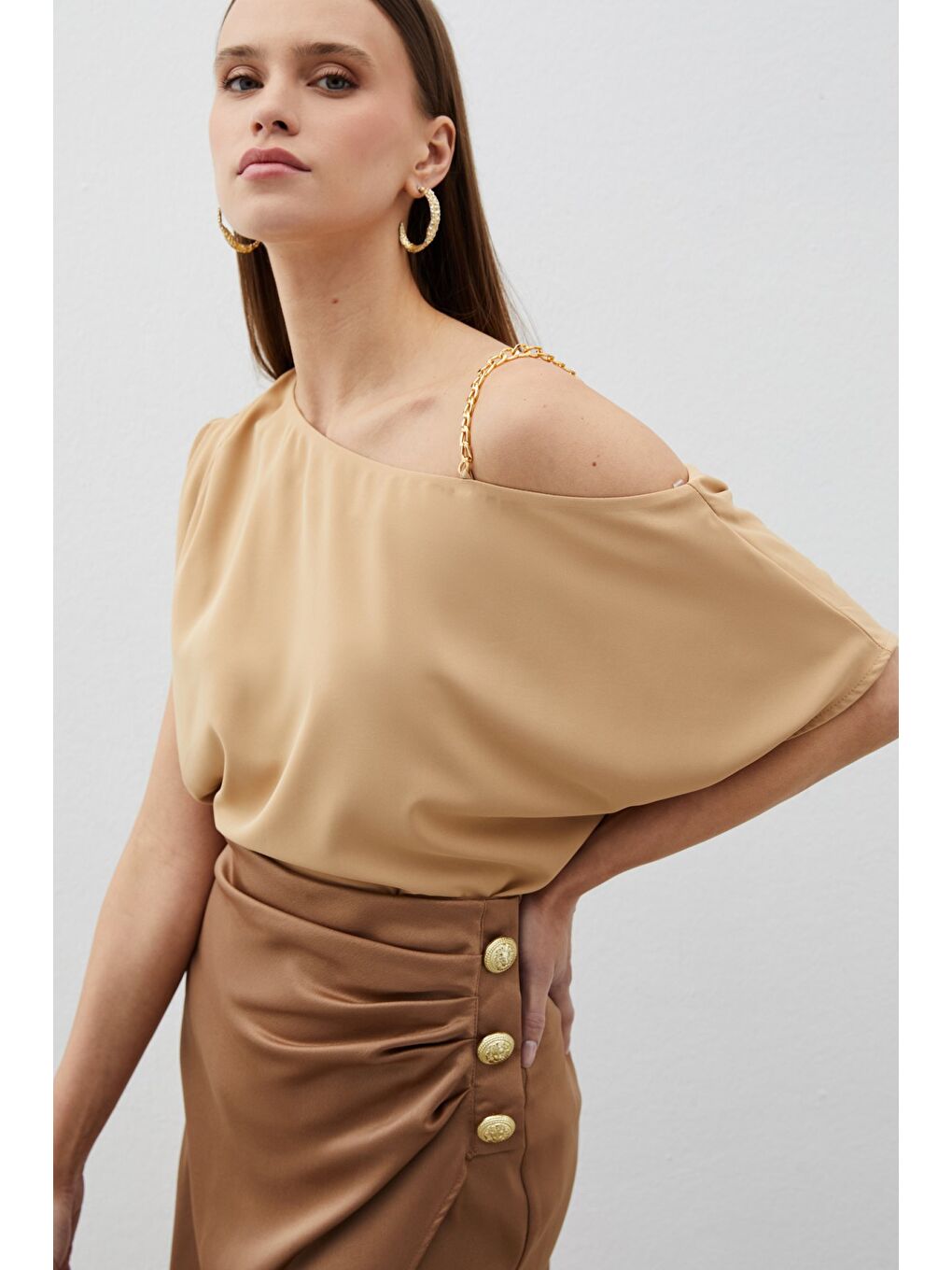 Kahverengi Düşük Omuzlu Salaş Bluz - Camel-3
