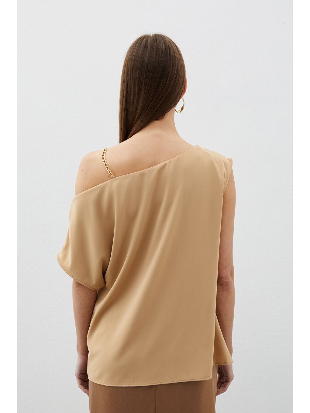 Kahverengi Düşük Omuzlu Salaş Bluz - Camel-5
