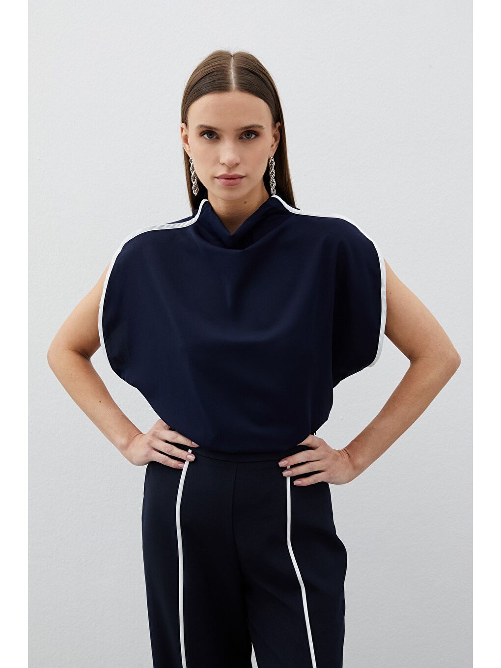 Boğazlı Kontrast Bluz - Lacivert-1