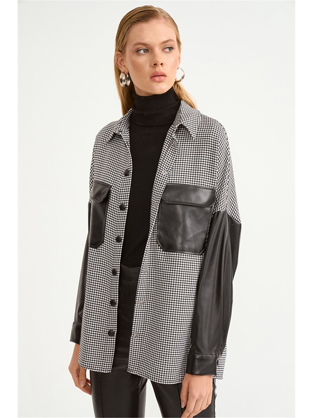 Deri Detaylı Kazayağı Gömlek - Siyah-2