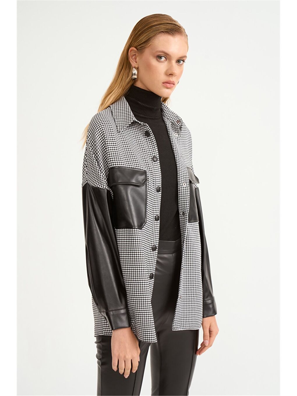 Deri Detaylı Kazayağı Gömlek - Siyah-3