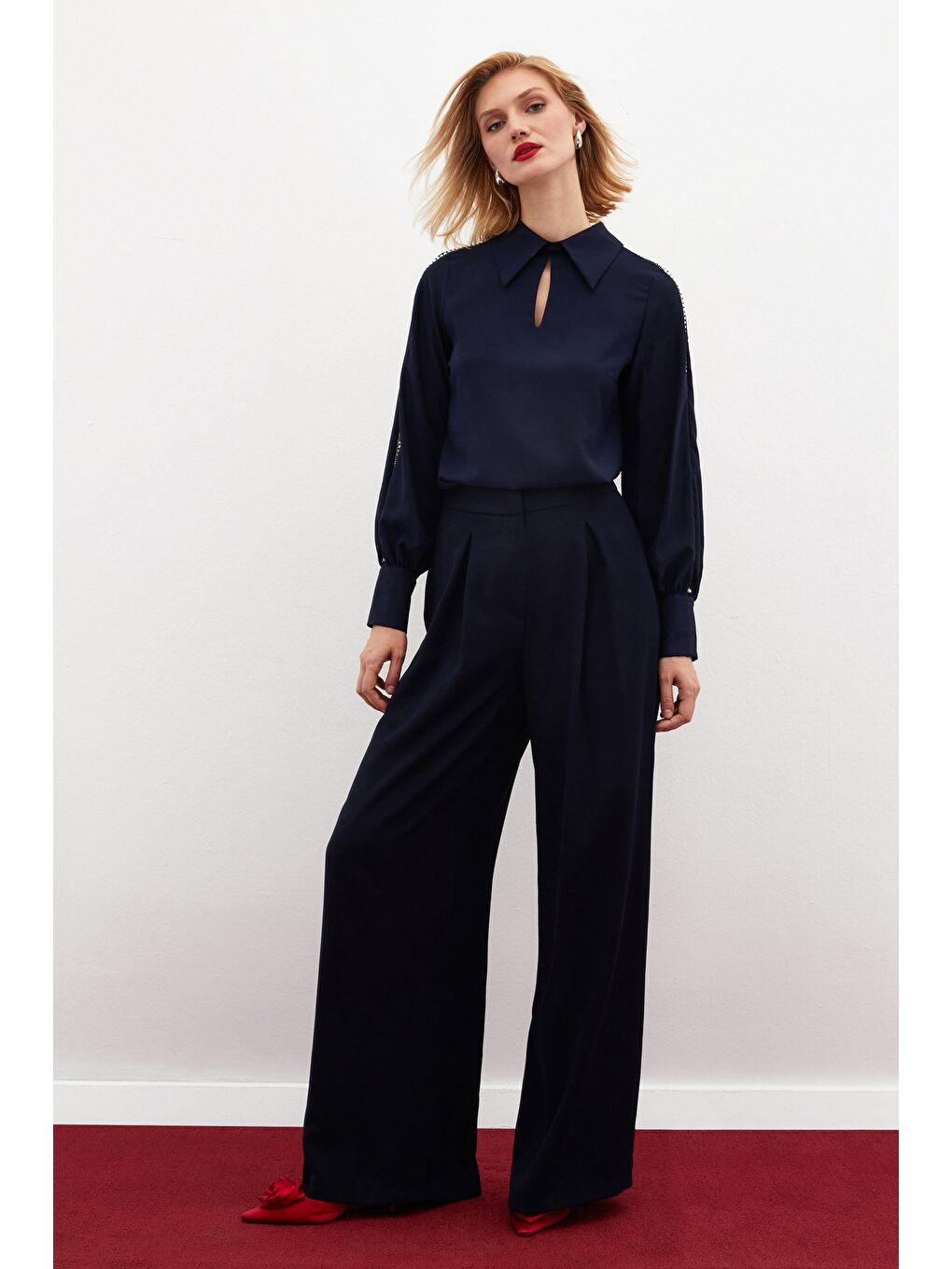 Kolları İnci Detaylı Bluz - Lacivert-6