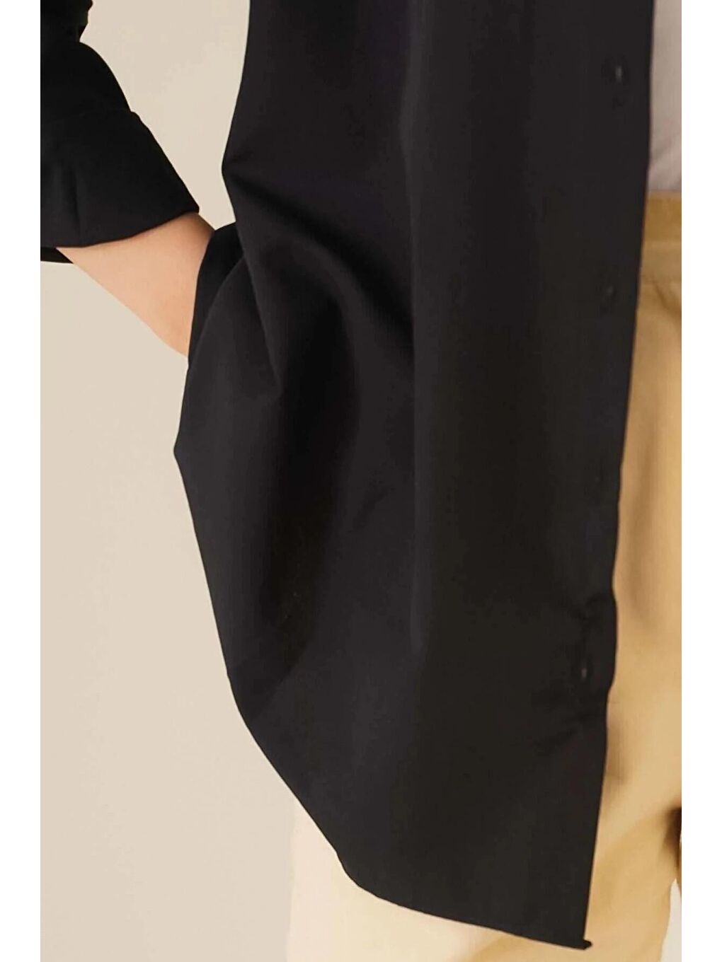 Kadın Tesettür Siyah Geniş Kalıp Uzun Basic Gömlek HZL24W-BD139001-2