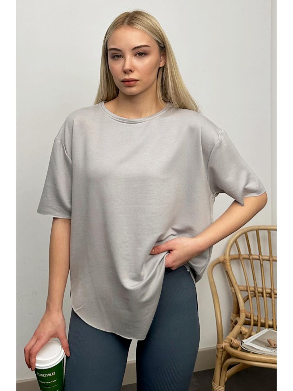 Gri Bisiklet Yaka Oval Kesim Basic T-Shirt