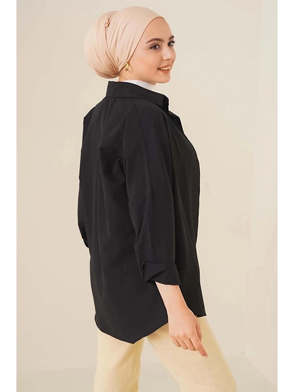 Kadın Tesettür Siyah Geniş Kalıp Uzun Basic Gömlek HZL24W-BD139001-3