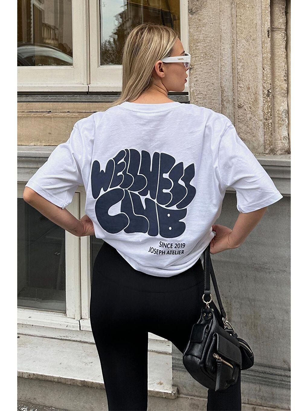 Beyaz Bisiklet Yaka Nakışlı Oversize T-shirt