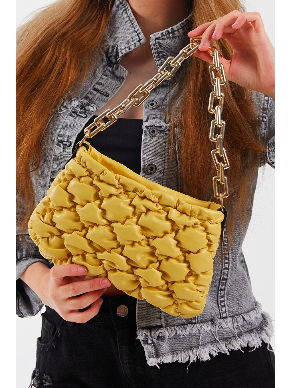 Kadın Sarı Pofidik Zincir Detaylı Nakışlı Baget Çanta
