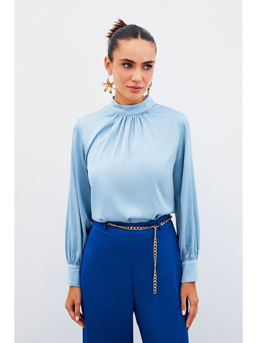 Yaka Detaylı Saten Bluz - Bebe Mavi-1
