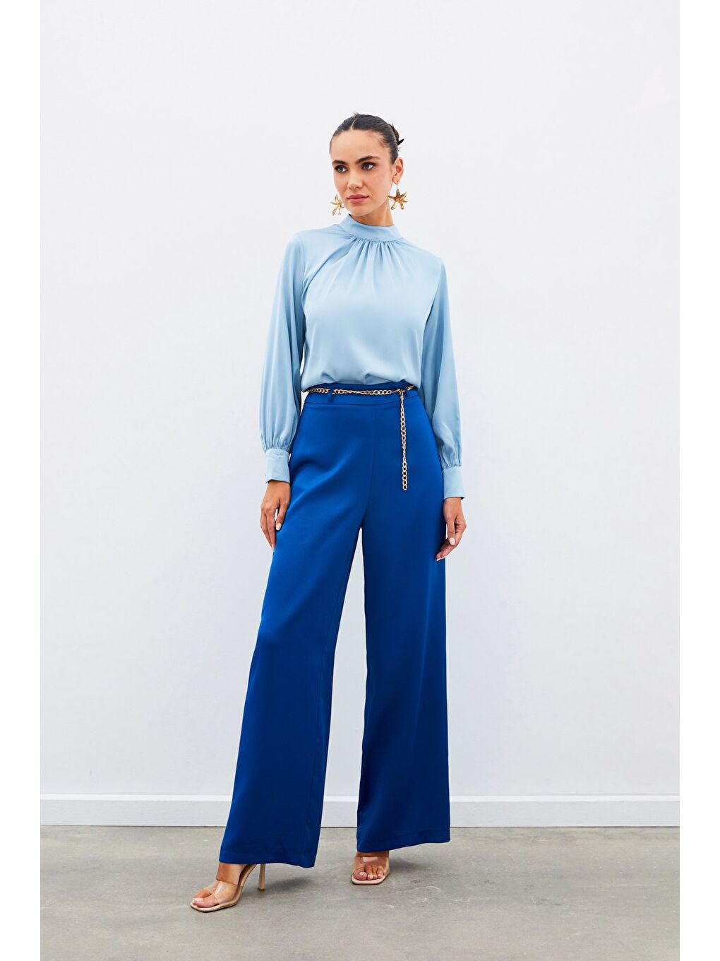 Yaka Detaylı Saten Bluz - Bebe Mavi-5