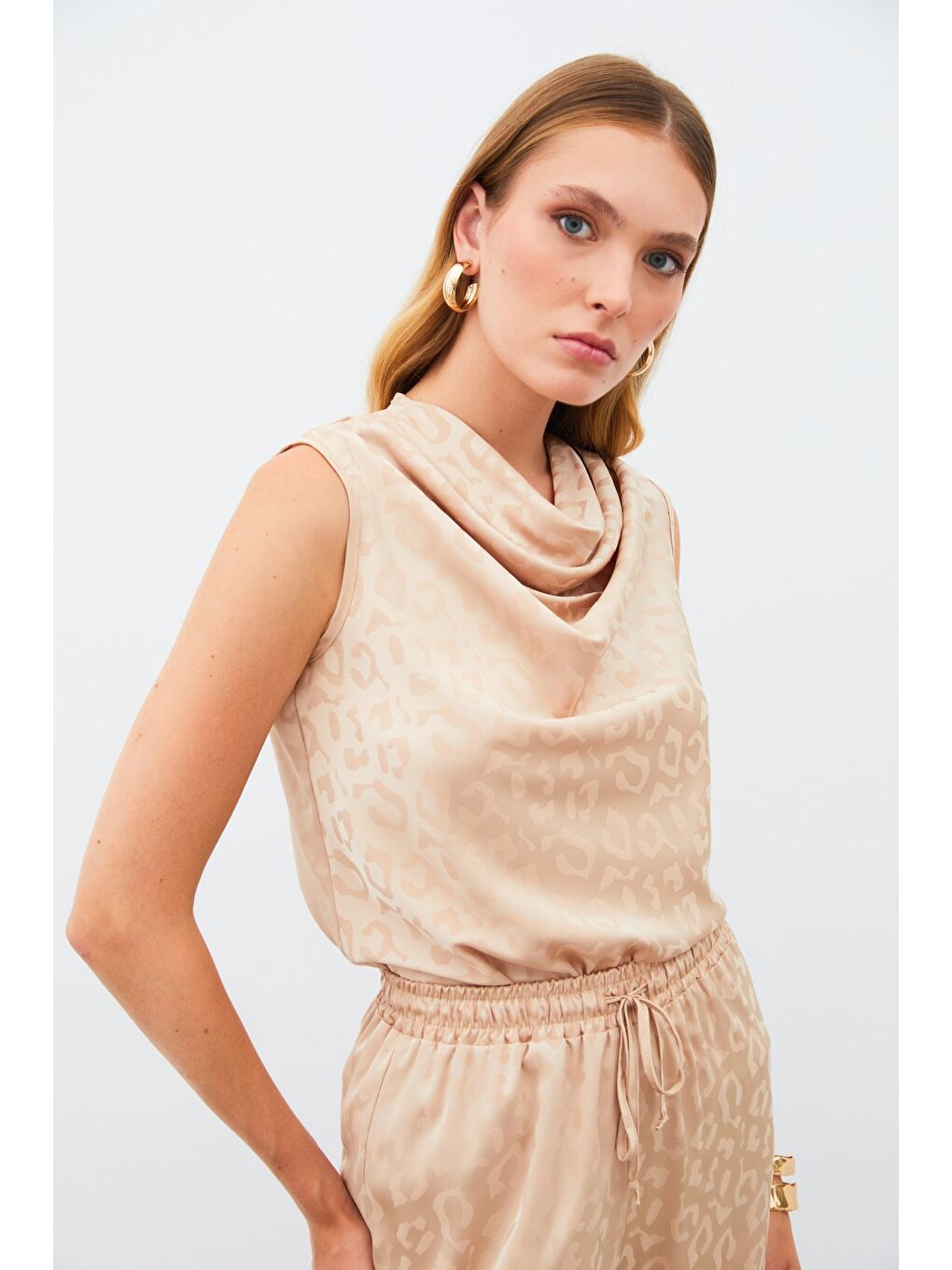 Kahverengi Degaje Yaka Kolsuz Bluz - Camel-4