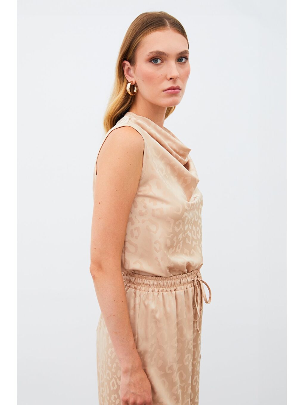 Kahverengi Degaje Yaka Kolsuz Bluz - Camel-5