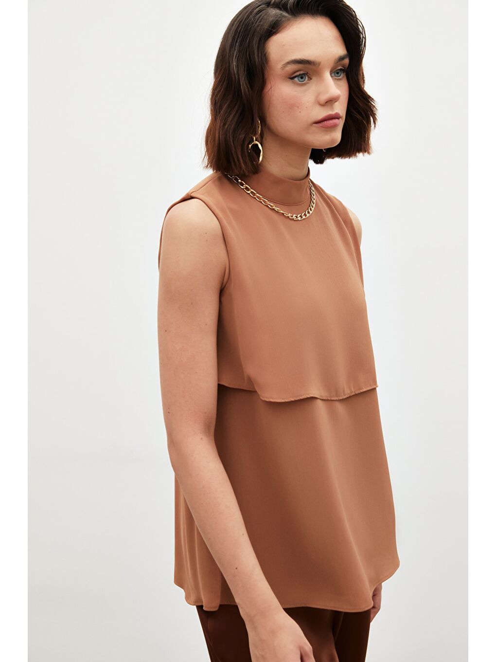 SATEEN Kahverengi Aksesuar Detaylı Volanlı Bluz - Kahve - 6