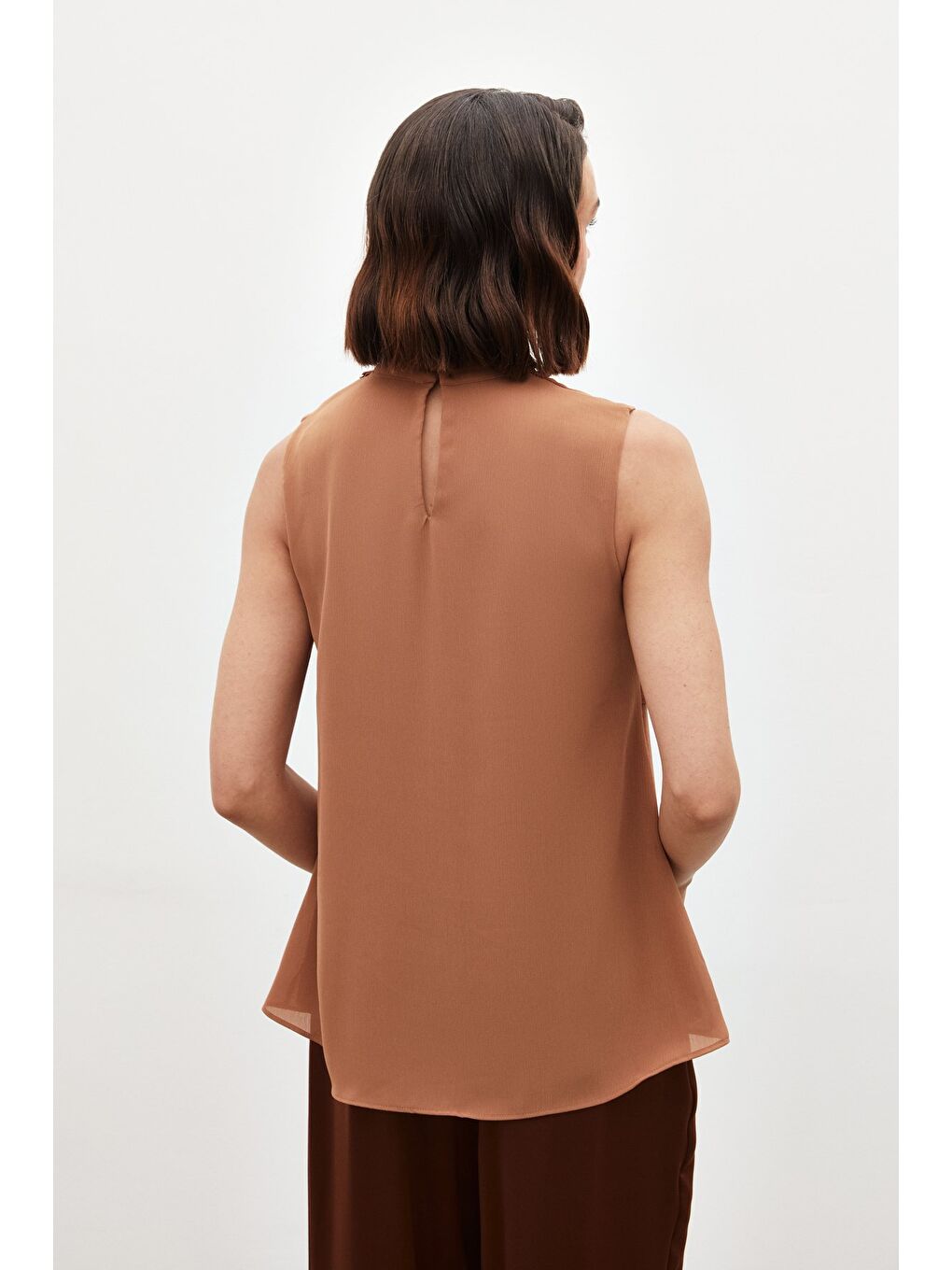 SATEEN Kahverengi Aksesuar Detaylı Volanlı Bluz - Kahve - 7