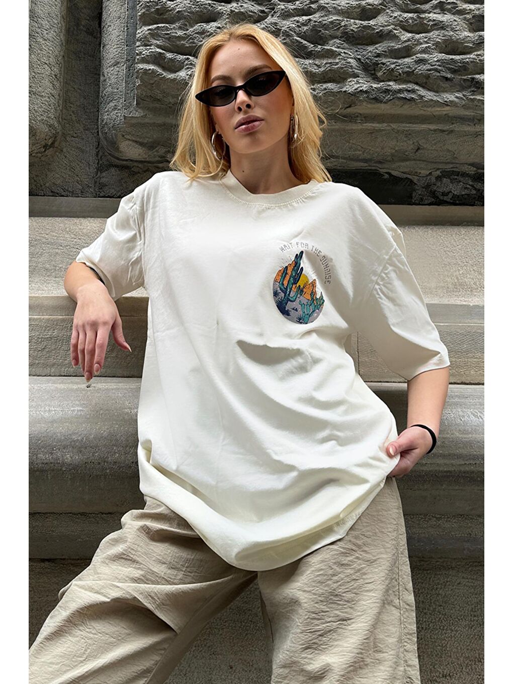 Bej Bisiklet Yaka Baskılı Oversize Unisex T-Shirt