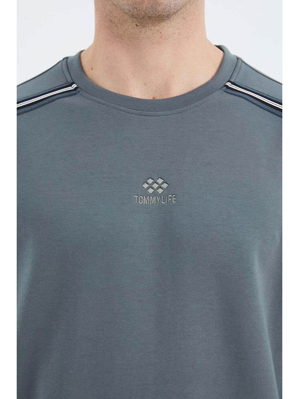 Haki Bisiklet Yaka Omuz Şerit Detaylı Rahat Kalıp Erkek Sweatshirt - 88279-1