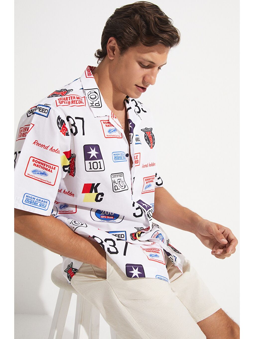 Beyaz Exclusıve Erkek Oversize Kısa Kol Desenli Gömlek-1