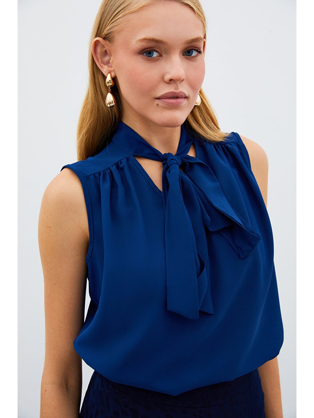 Fularlı Kolsuz Bluz - Lacivert-2