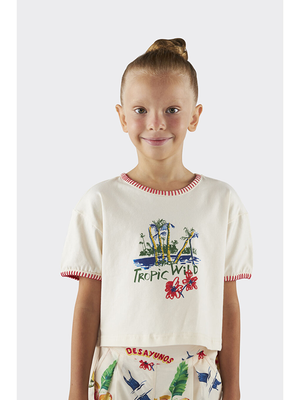 Kız Çocuk El İşi Detaylı Bej Tişört-1