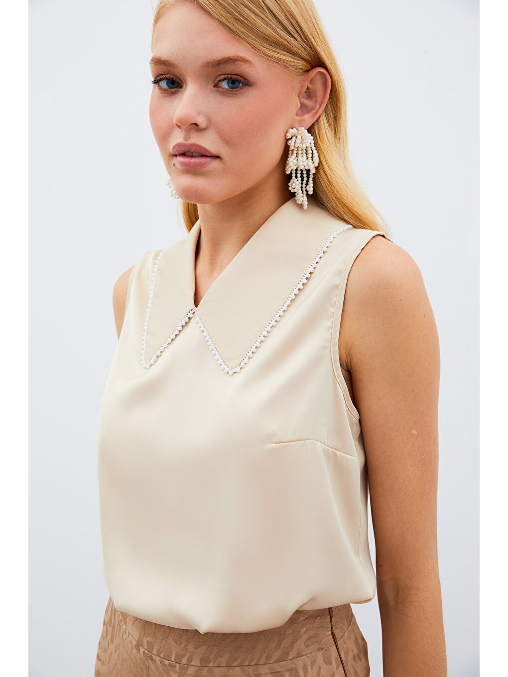 İnci Yakalı Kolsuz Bluz - Bej-1
