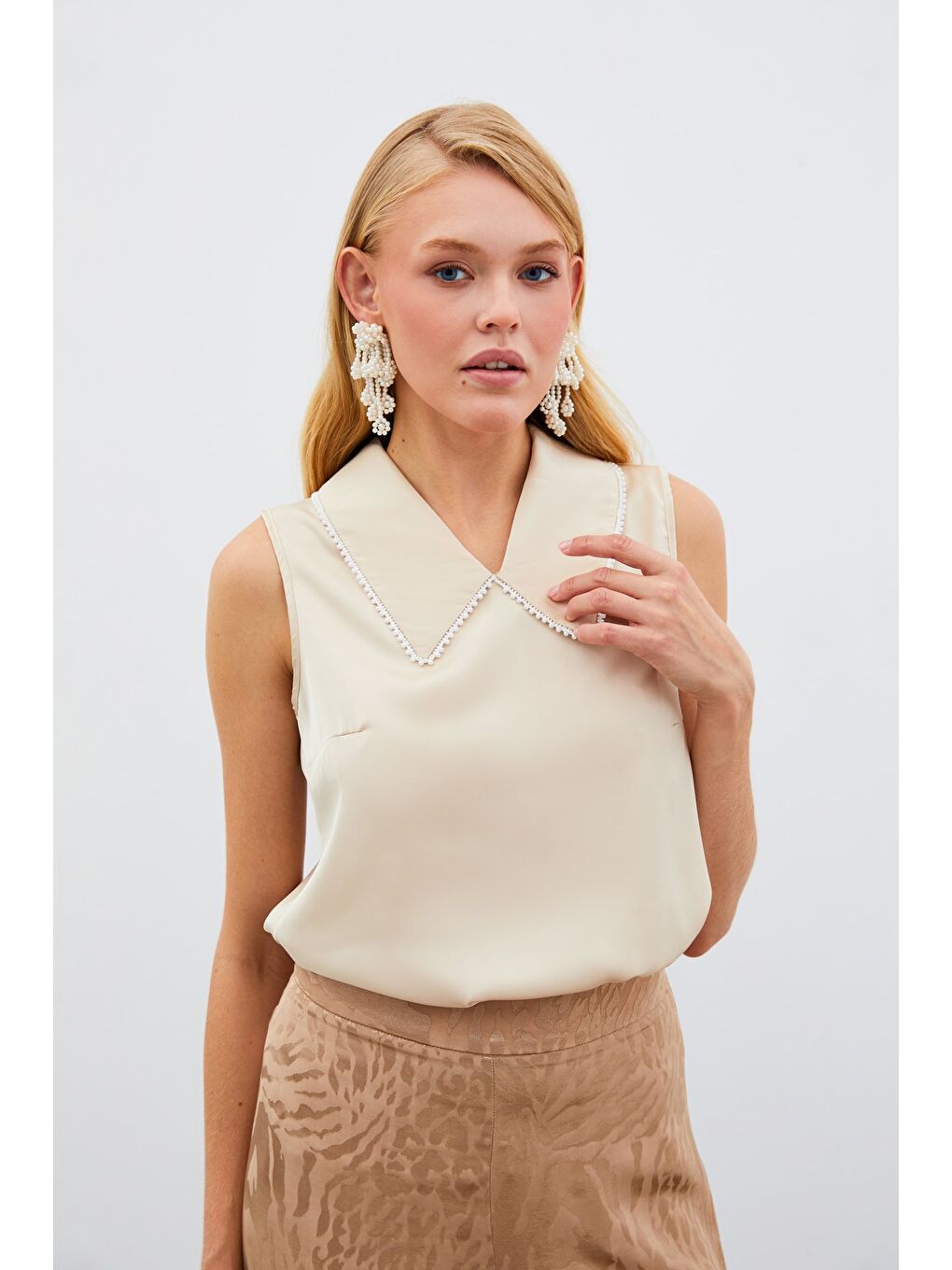 İnci Yakalı Kolsuz Bluz - Bej-3