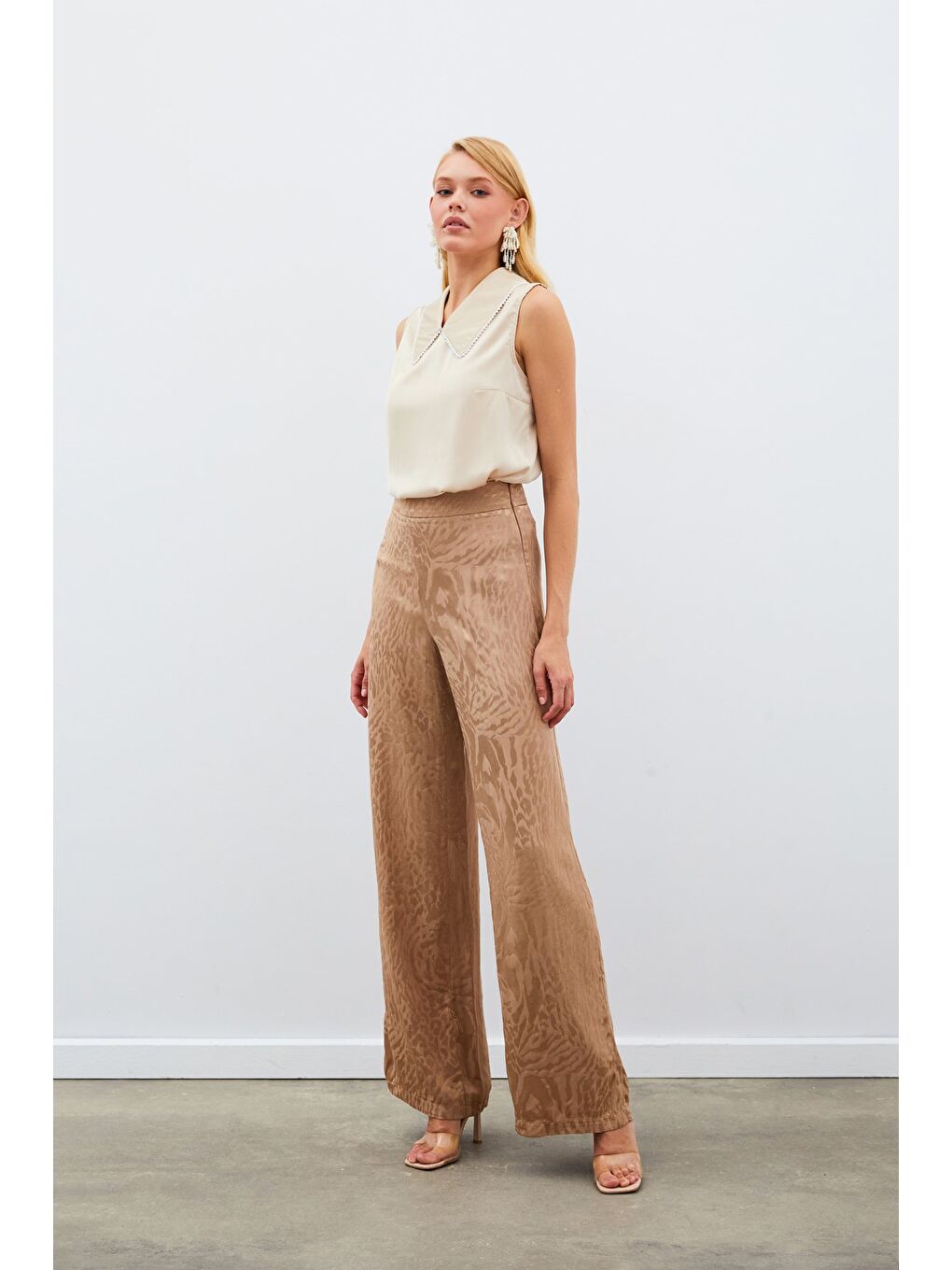 İnci Yakalı Kolsuz Bluz - Bej-6