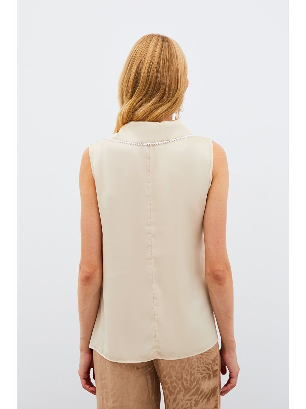 İnci Yakalı Kolsuz Bluz - Bej-7