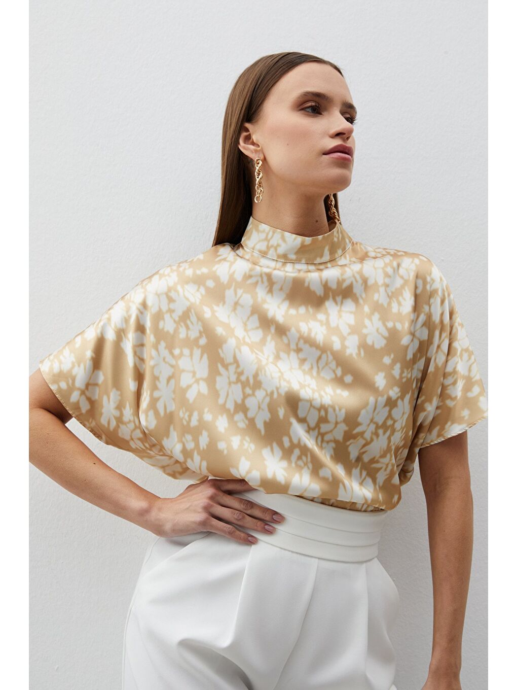 Kahverengi Dik Yaka Desenli Salaş Bluz - Kahve