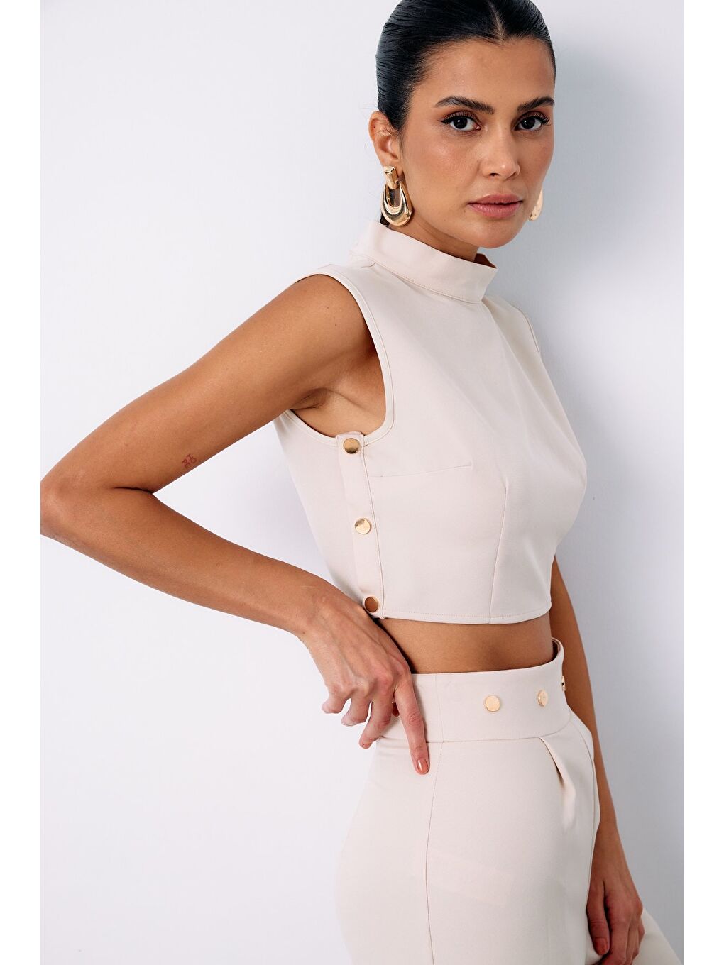 SATEEN Çıt Çıt Detaylı Crop Bluz - Bej - 3