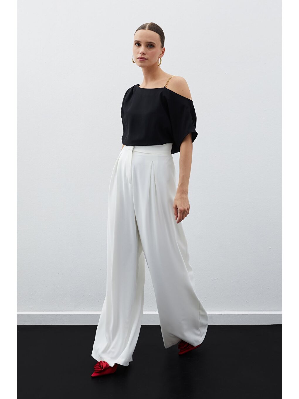 Düşük Omuzlu Salaş Bluz - Siyah-4