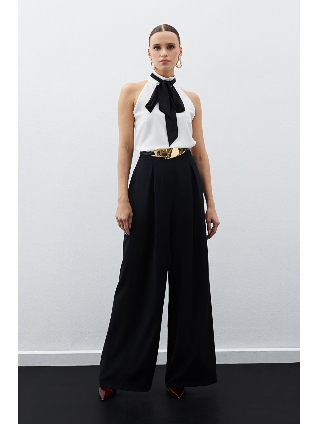 Kontrast Fularlı Kolsuz Bluz - Ekru-2