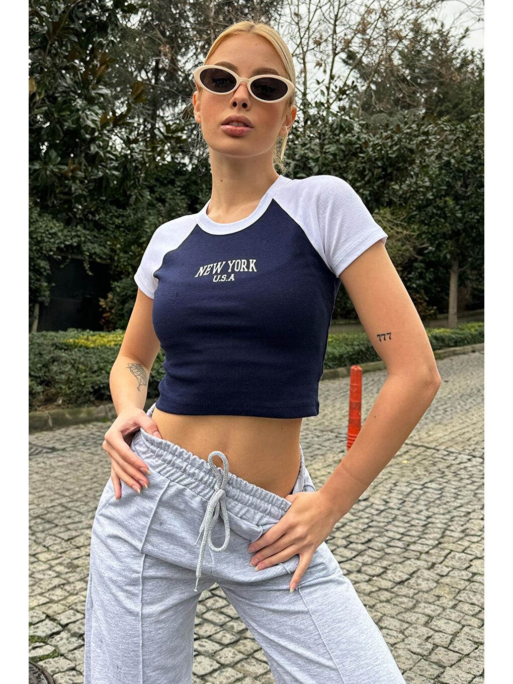 Lacivert Baskılı Reglan Kol Fittedi Crop T-shirt-2