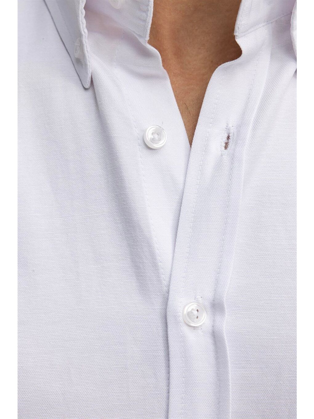 Erkek Regular Fit Klasik Kesim Oxford Doku Yaka Düğmeli Cepli Nakışlı Beyaz Gömlek-2
