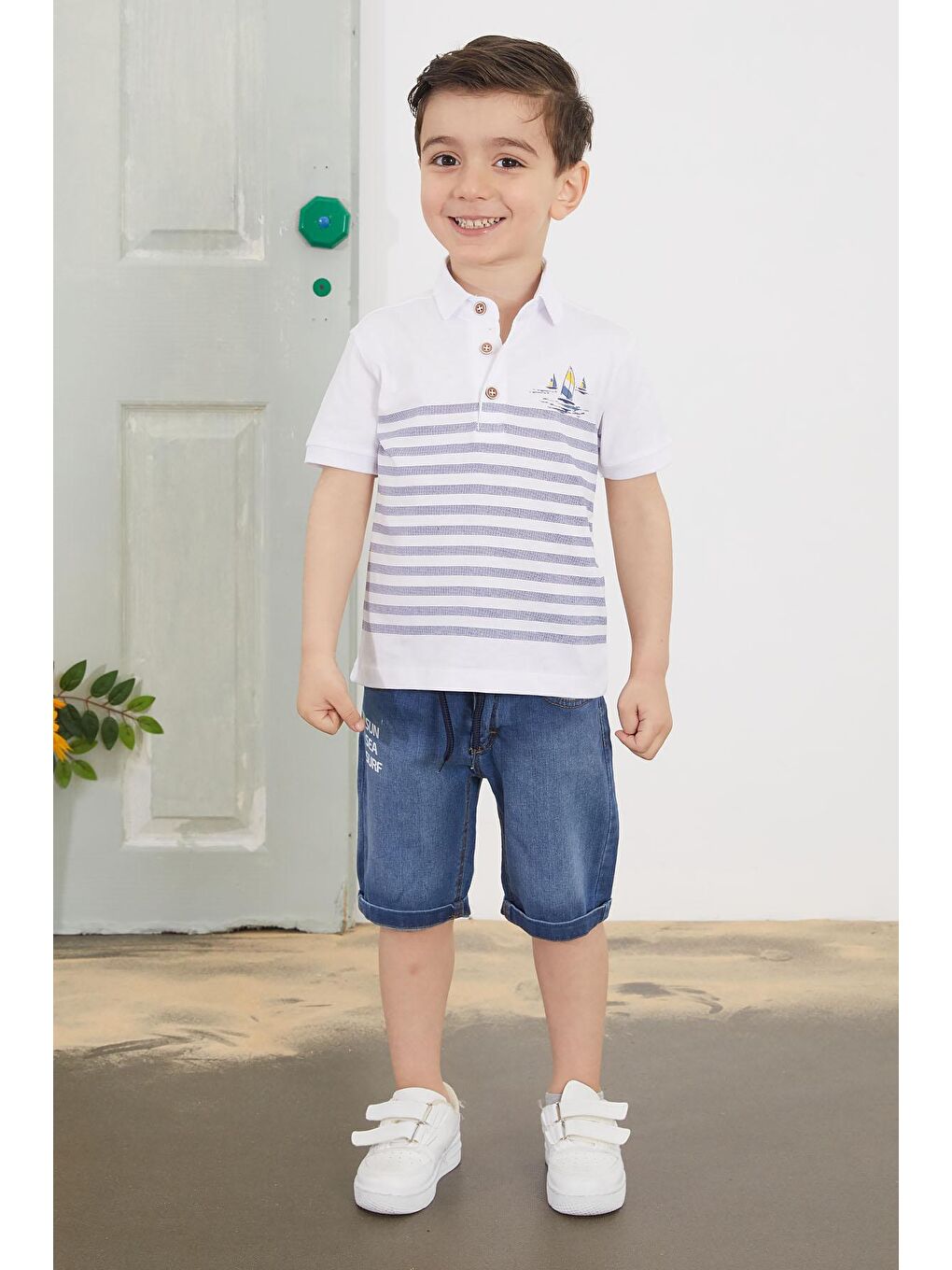 Beyaz Çizgili Polo Yaka Tişörtlü Jean Şortlu Erkek Çocuk Takım 18748