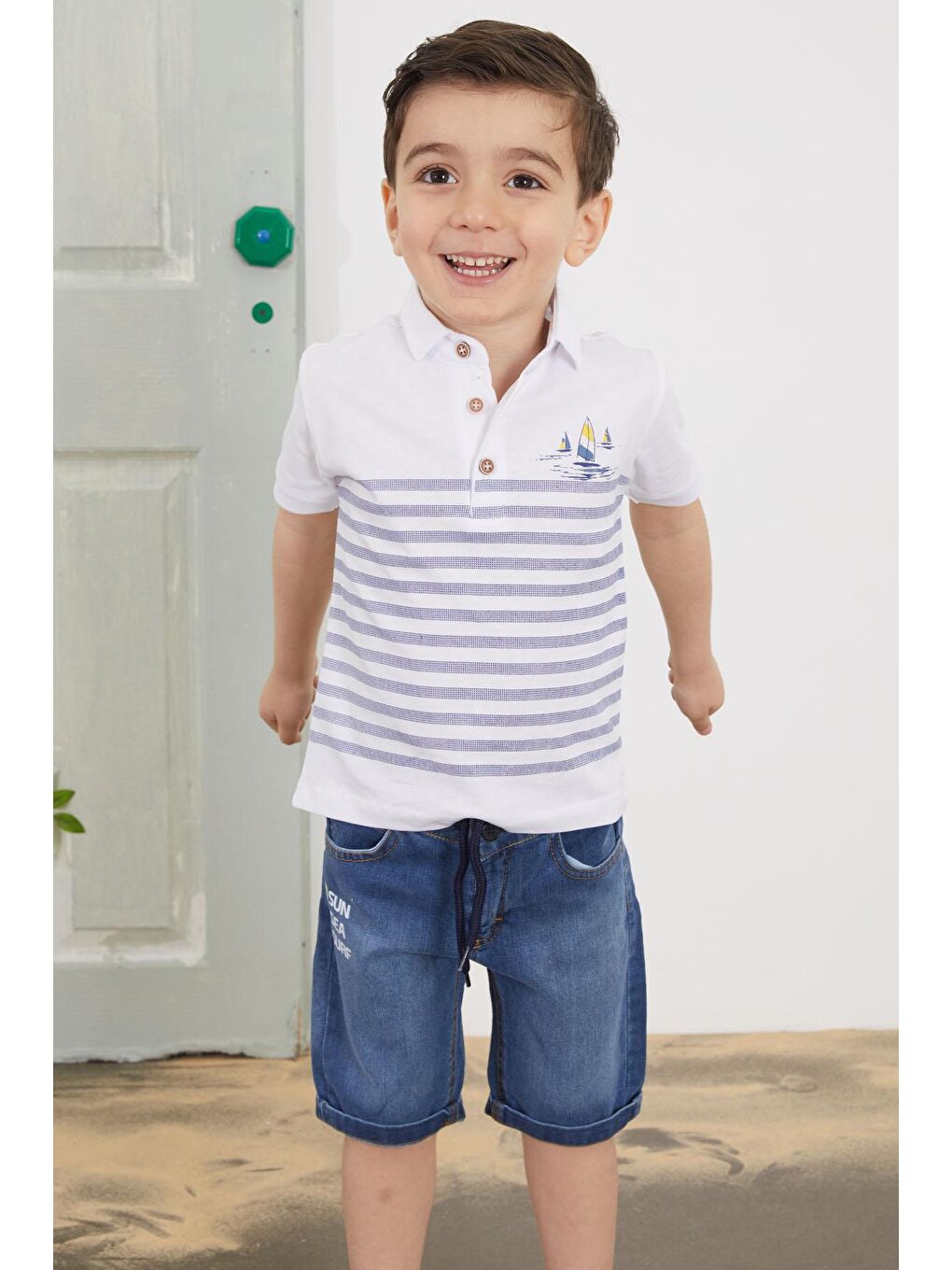Beyaz Çizgili Polo Yaka Tişörtlü Jean Şortlu Erkek Çocuk Takım 18748-3